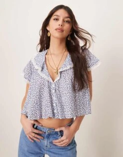 Free People Truly Yours Ditsy Print Cropped Blouse In Baby Blue For Women Ivory Combo - Daisy